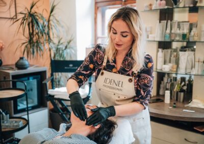 Kosmetika, líčení, permanentní make-up, vizážistika, anti-aging, luxusní kosmetické ošetření