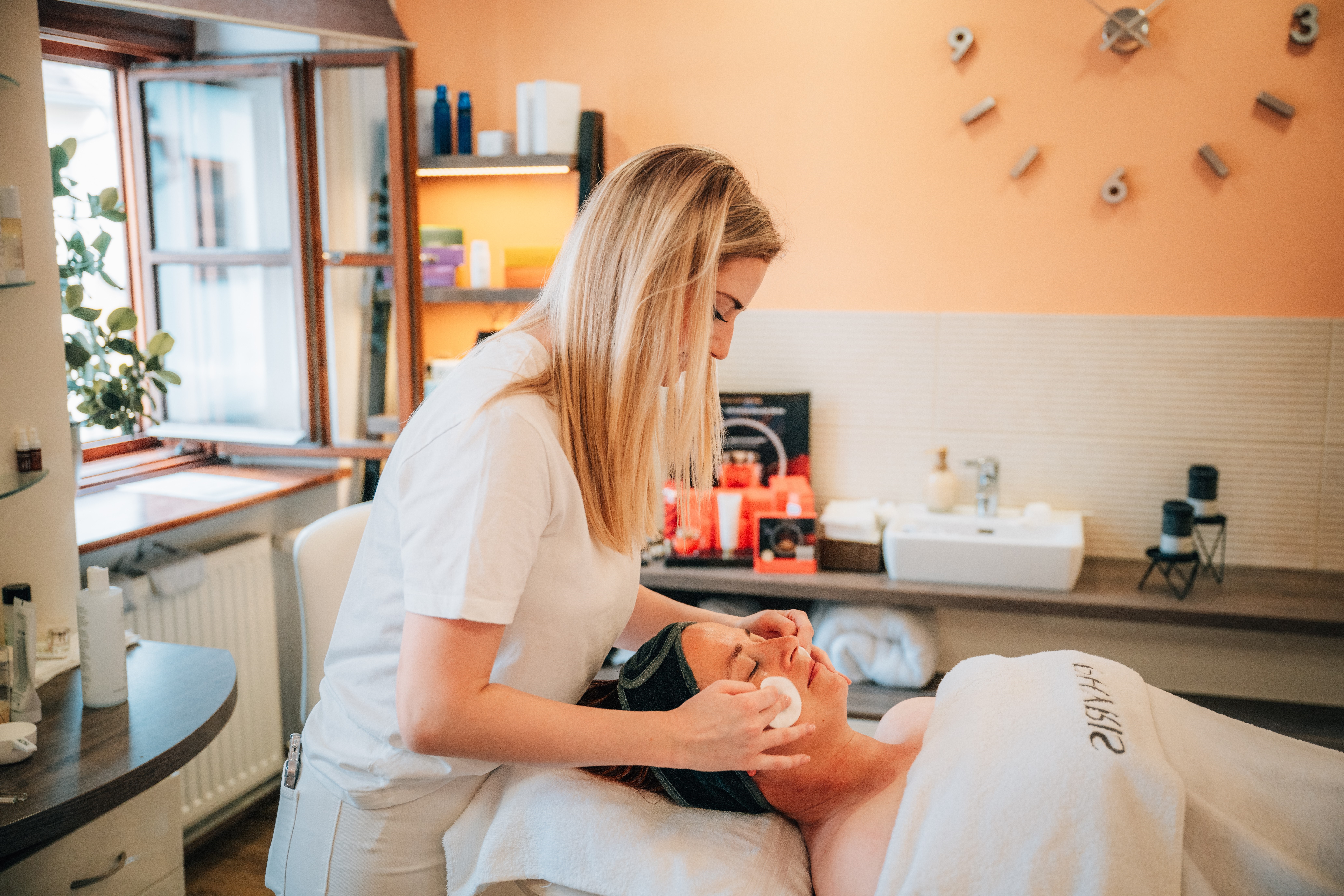 Kosmetika, líčení, permanentní make-up, vizážistika, anti-aging, luxusní kosmetické ošetření